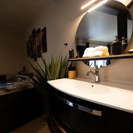 Les De Sonia Et Eric Panzió Couvains (Manche)