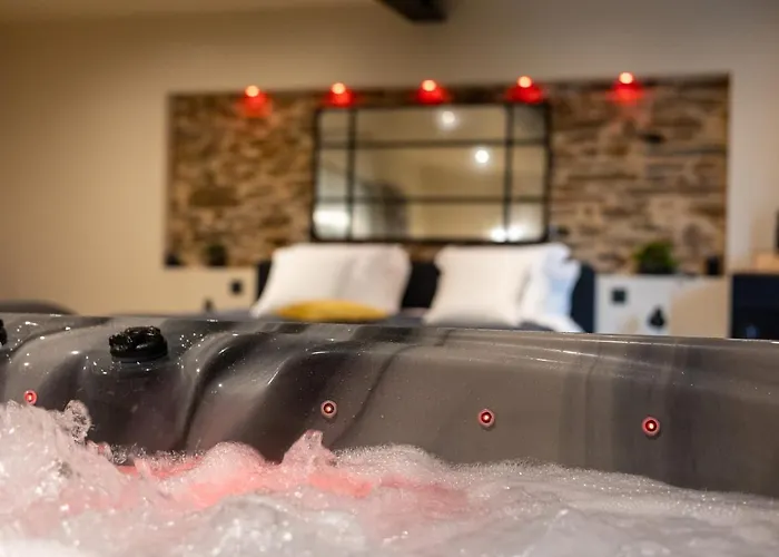 فندق مبيت وإفطار Les De Sonia Et Eric Couvains (Manche)